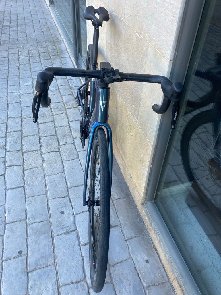 Giant Defy Shimano 105 Di2 2025 Road & Gravel d'occasion — image 4 sur 6