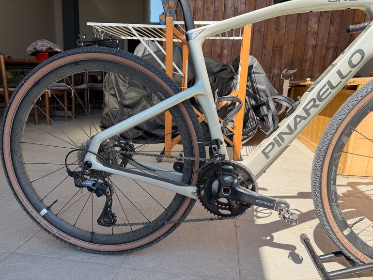 Použité Pinarello GREVIL F1 SHIMANO GRX 610 2026 2026 Road & Gravel — obrázek 2 z 8