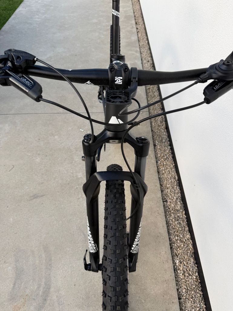 Gebrauchtes Canyon Exceed CF SL 7.0 2020 2020 Mountainbike, Schwarz — Bild 5 von 5