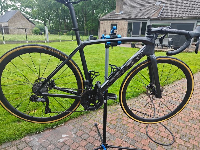 Used Trek Émonda SL 6 Pro Di2 2023 2023 Road & Gravel, Black — image 9 of 9