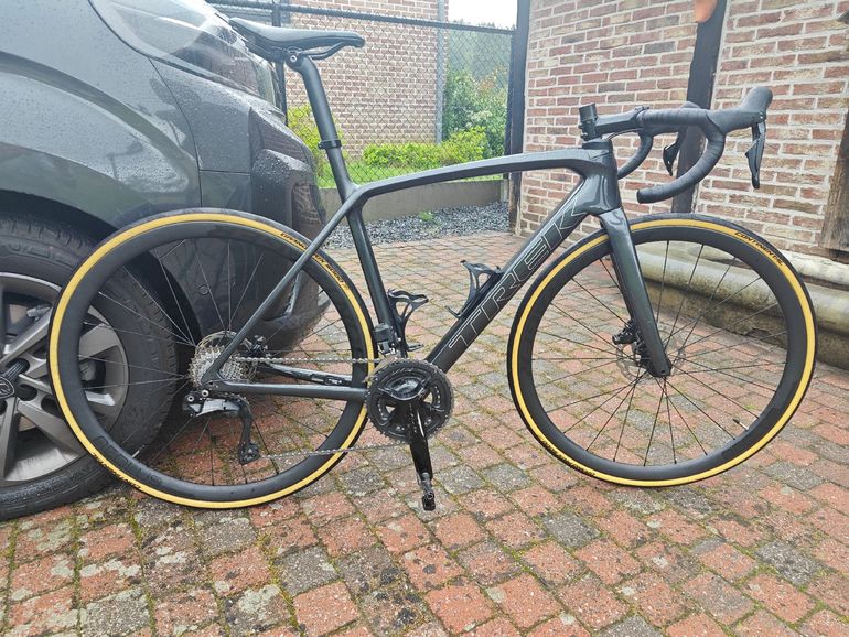 Used Trek Émonda SL 6 Pro Di2 2023 2023 Road & Gravel, Black — image 1 of 9