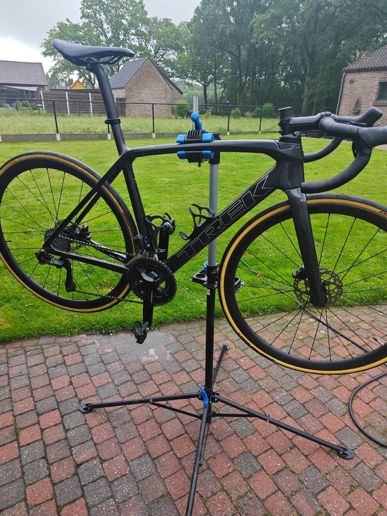 Used Trek Émonda SL 6 Pro Di2 2023 2023 Road & Gravel, Black — image 2 of 9