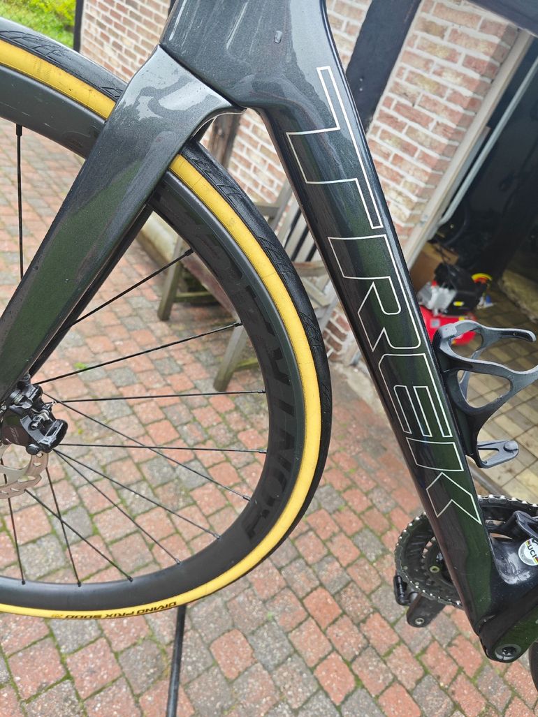 Used Trek Émonda SL 6 Pro Di2 2023 2023 Road & Gravel, Black — image 3 of 9