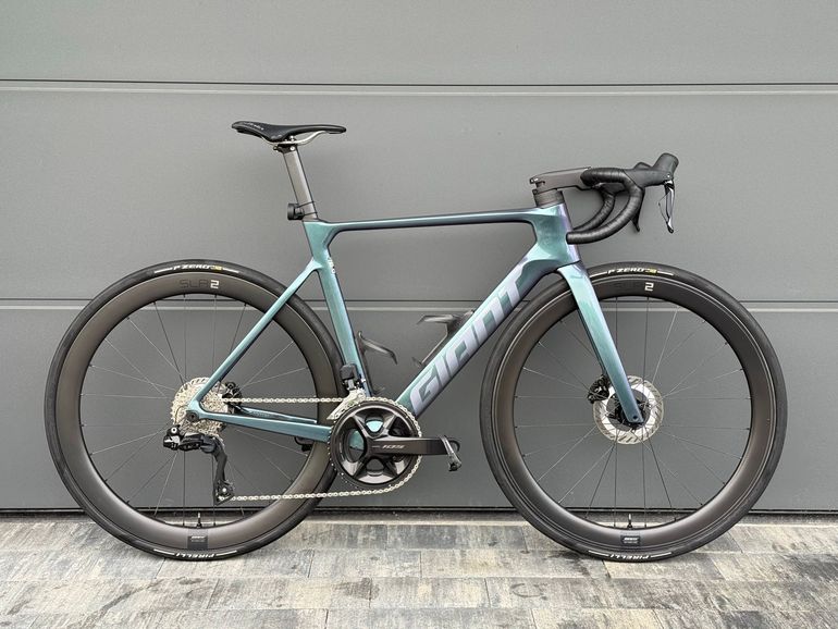 Giant Propel Advanced 1 2025 2025 Road & Gravel d'occasion — image 1 sur 9