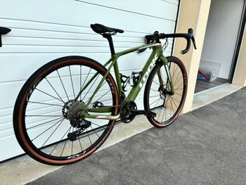 Look 765 GRAVEL Green Mat 2024 2024 Road & Gravel d'occasion — image 3 sur 4