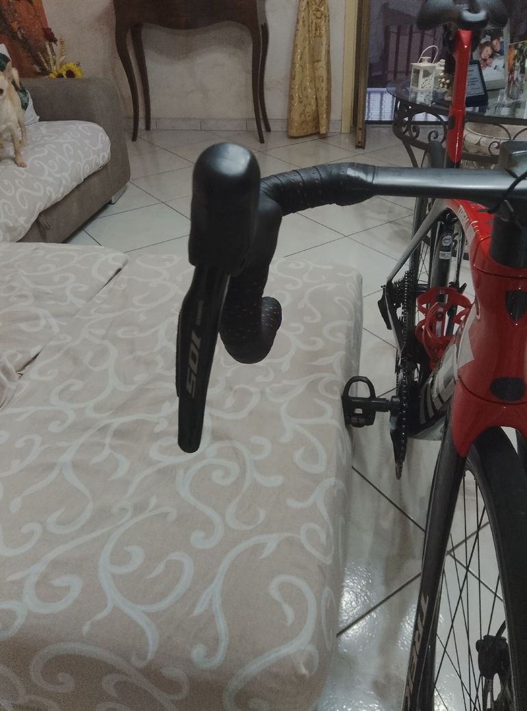Used Trek Madone SL 6 Di2 2023 2023 Road & Gravel, Red — image 9 of 15