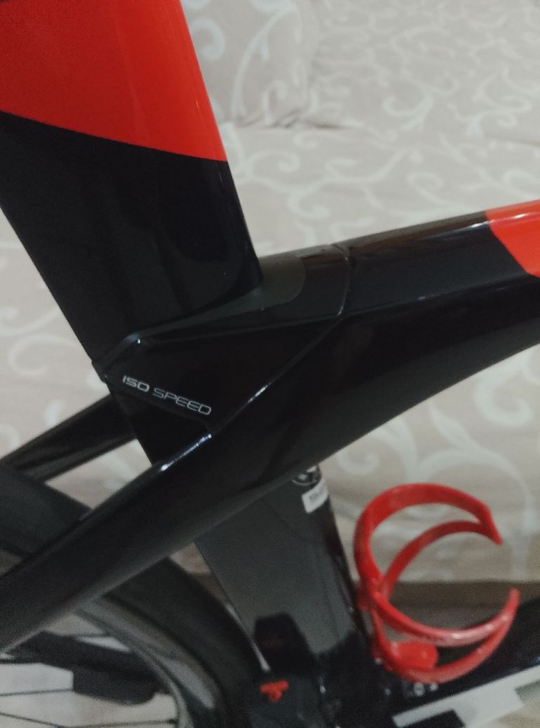 Used Trek Madone SL 6 Di2 2023 2023 Road & Gravel, Red — image 5 of 15