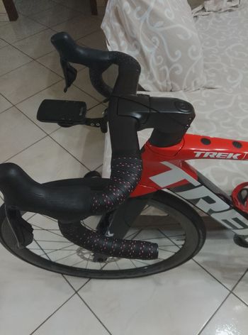 Used Trek Madone SL 6 Di2 2023 2023 Road & Gravel, Red — image 13 of 15