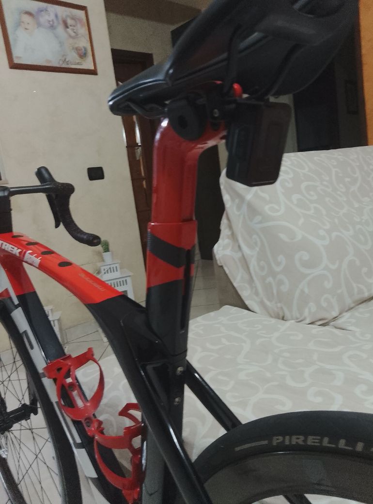 Used Trek Madone SL 6 Di2 2023 2023 Road & Gravel, Red — image 11 of 15
