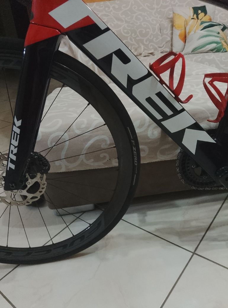Used Trek Madone SL 6 Di2 2023 2023 Road & Gravel, Red — image 3 of 15