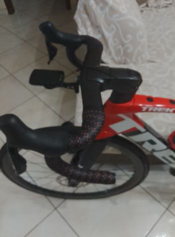 Used Trek Madone SL 6 Di2 2023 2023 Road & Gravel, Red — image 8 of 15