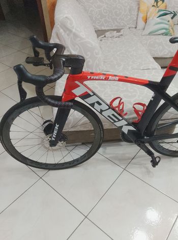 Used Trek Madone SL 6 Di2 2023 2023 Road & Gravel, Red — image 2 of 15