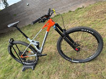 Used Mondraker RAZE CARBON R 2023 2023 Mountainbike, Light Gray, 29 — image 3 of 7