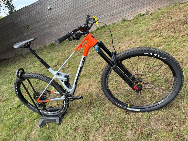 Used Mondraker RAZE CARBON R 2023 2023 Mountainbike, Light Gray, 29 — image 3 of 7