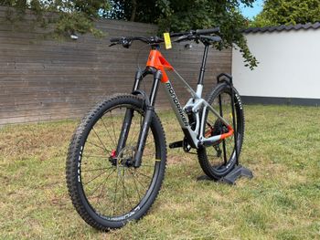 Used Mondraker RAZE CARBON R 2023 2023 Mountainbike, Light Gray, 29 — image 7 of 7