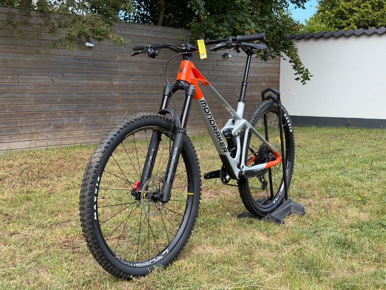 Used Mondraker RAZE CARBON R 2023 2023 Mountainbike, Light Gray, 29 — image 7 of 7