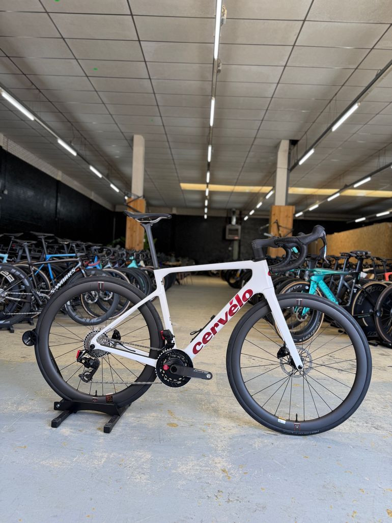Tweedehands Cervélo Caledonia-5 AXS Carbon 2024 Road & Gravel — afbeelding 1 van 24
