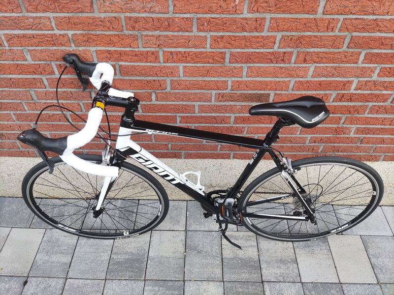 Giant Defy Aluxx 2020 Road & Gravel usato, Nero — immagine 4 di 17