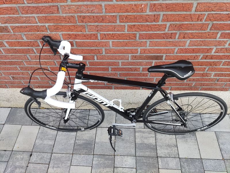 Giant Defy Aluxx 2020 Road & Gravel usato, Nero — immagine 12 di 17