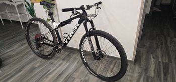 Used Trek Supercaliber 9.7 2021 2021 Mountainbike, Black — image 2 of 5