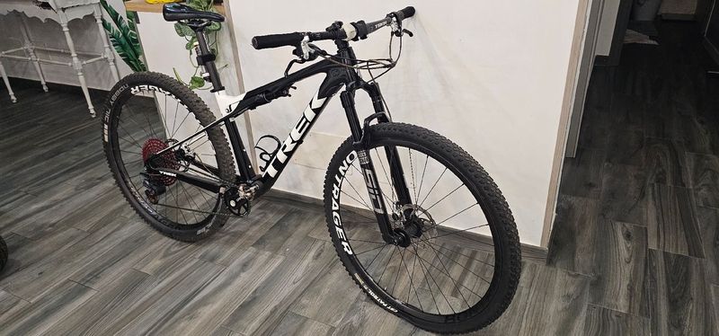 Trek Supercaliber 9.7 2021 2021 Mountainbike de segunda mano, Negro — imagen 2 de 5
