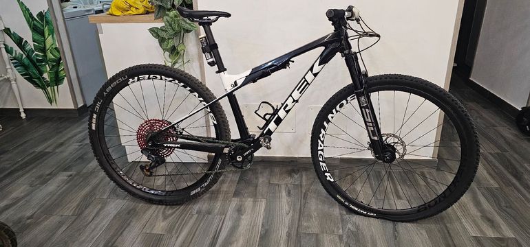 Used Trek Supercaliber 9.7 2021 2021 Mountainbike, Black — image 1 of 5