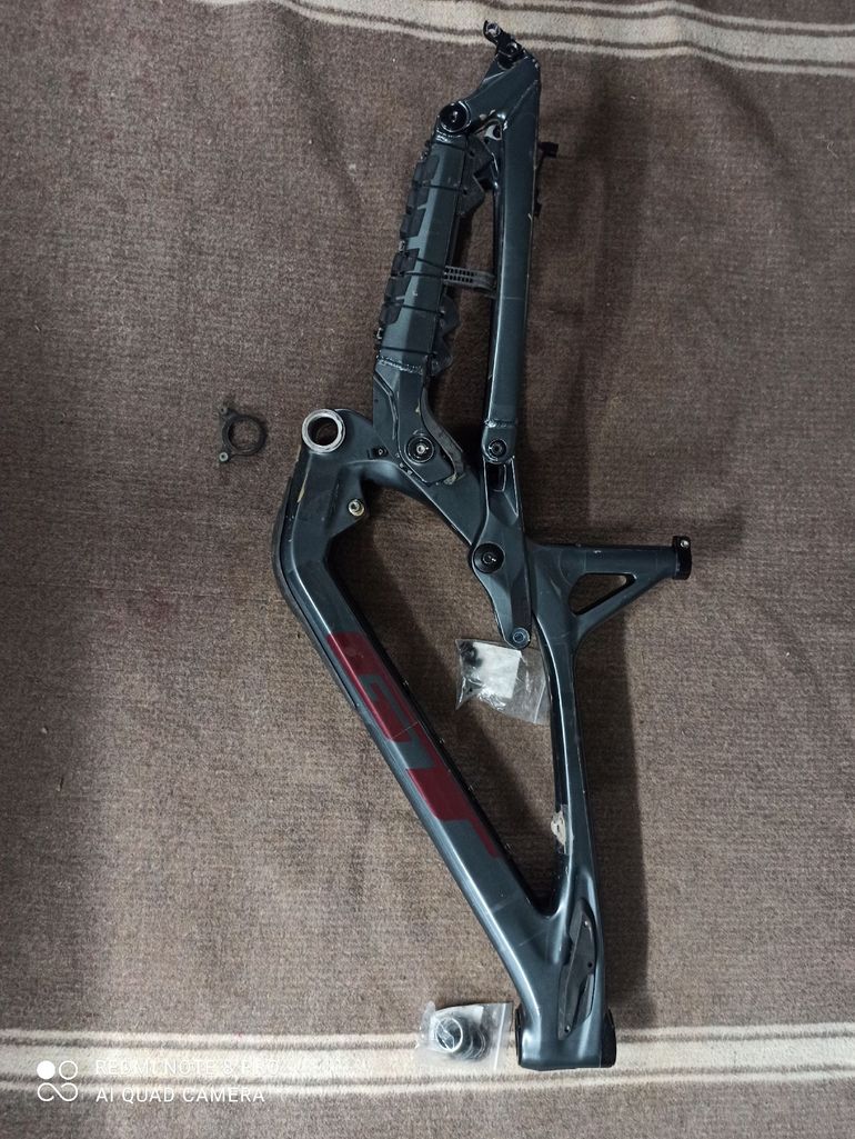 GT Custom Frameset 2022 Mountainbike d'occasion — image 3 sur 3