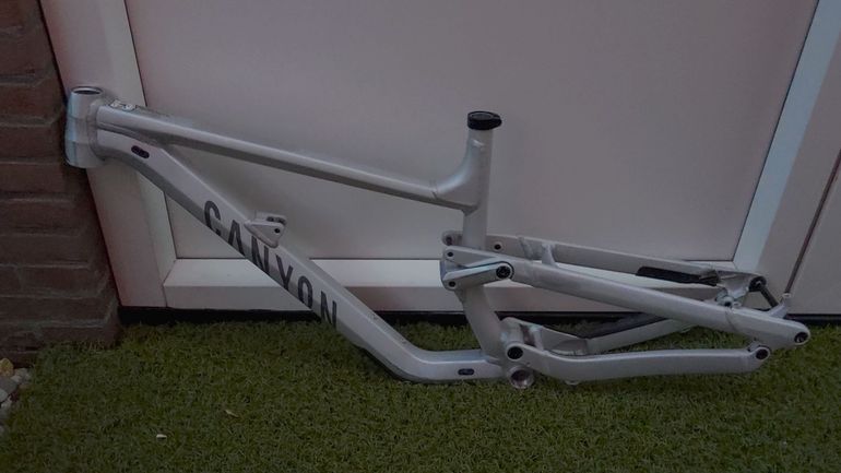 Canyon torque al Custom Frameset 2024 Mountainbike de segunda mano, Gris claro — imagen 2 de 20