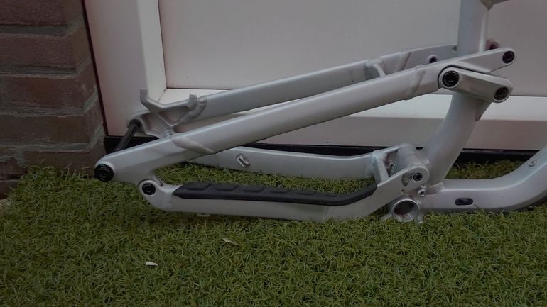 Canyon torque al Custom Frameset 2024 Mountainbike de segunda mano, Gris claro — imagen 3 de 20