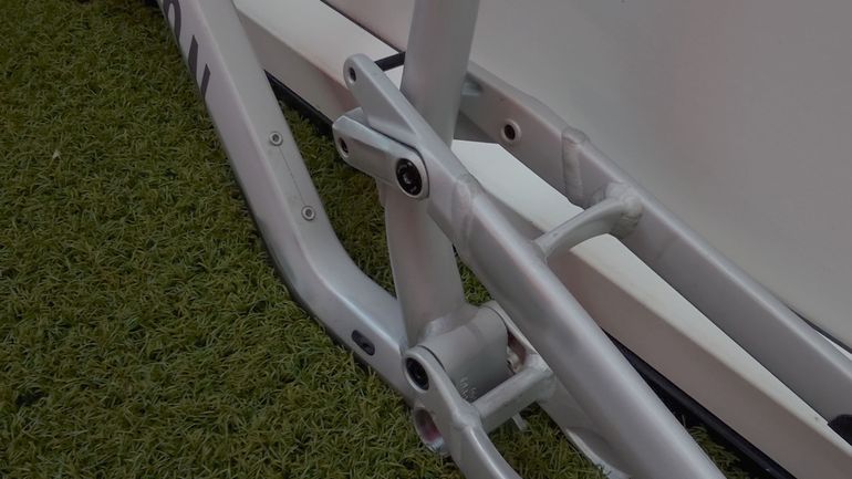 Canyon torque al Custom Frameset 2024 Mountainbike de segunda mano, Gris claro — imagen 17 de 20