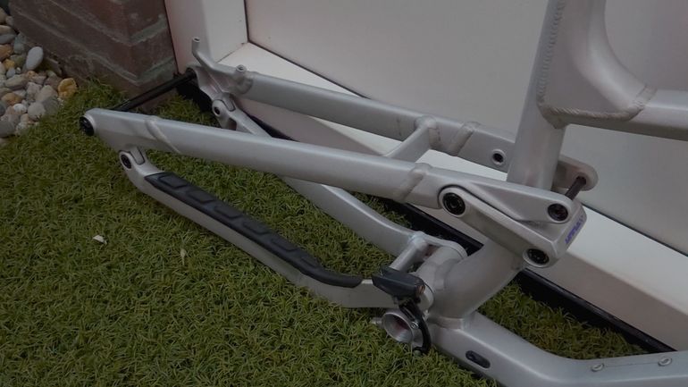 Canyon torque al Custom Frameset 2024 Mountainbike de segunda mano, Gris claro — imagen 9 de 20