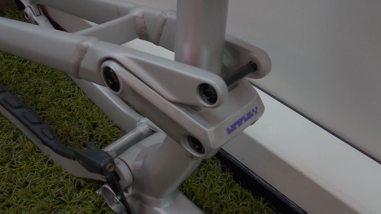 Canyon torque al Custom Frameset 2024 Mountainbike de segunda mano, Gris claro — imagen 7 de 20