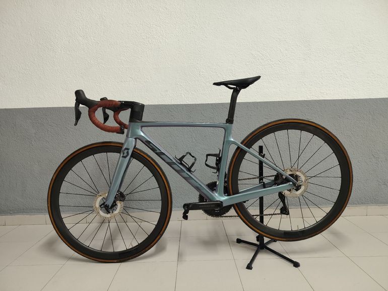 Scott Addict Shimano Ultegra Di2 2024 Road & Gravel de segunda mano, Gris claro — imagen 10 de 10