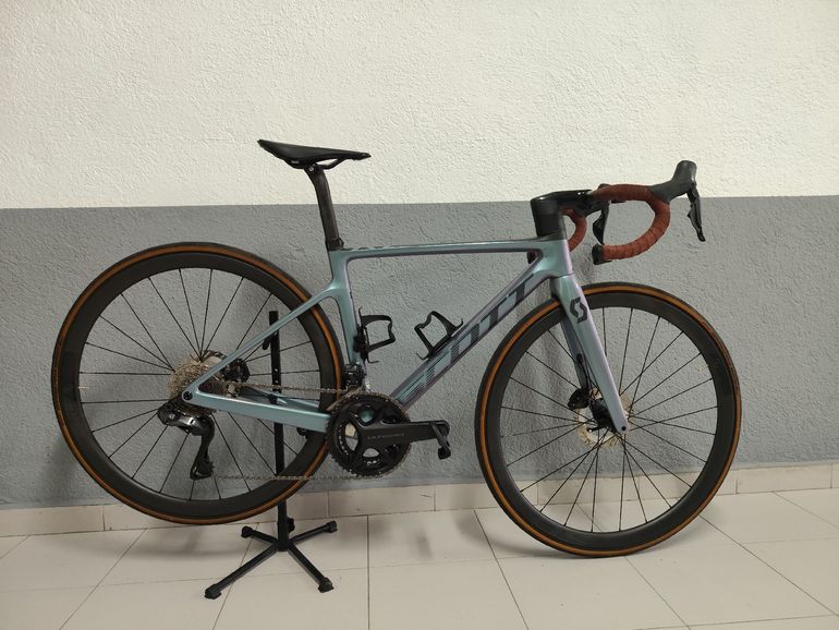 Scott Addict Shimano Ultegra Di2 2024 Road & Gravel de segunda mano, Gris claro — imagen 1 de 10