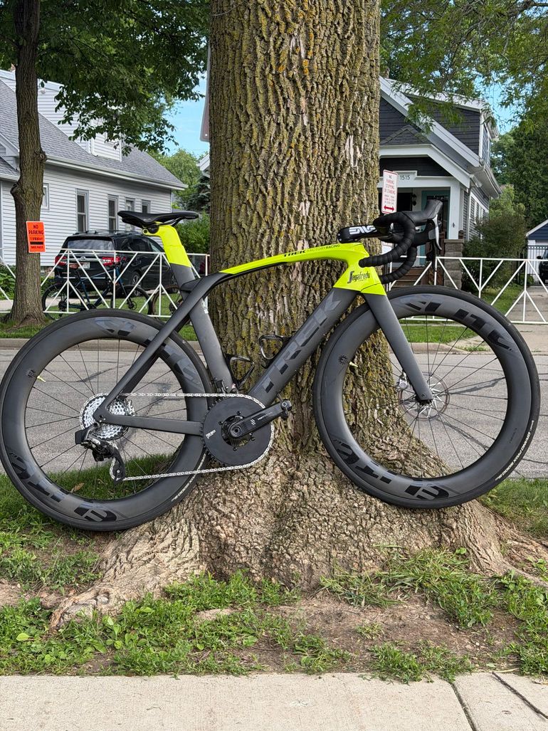 Used Trek Madone SL 6 2020 2020 Road & Gravel, Green — image 1 of 6