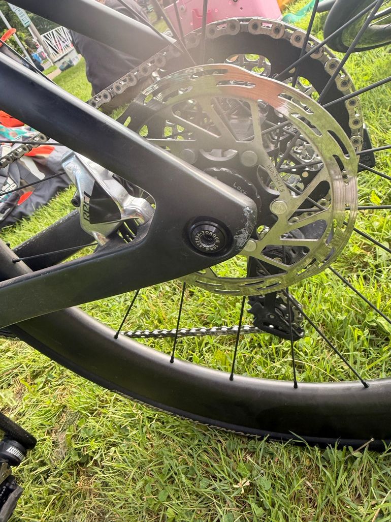 Used Trek Madone SL 6 2020 2020 Road & Gravel, Green — image 5 of 6