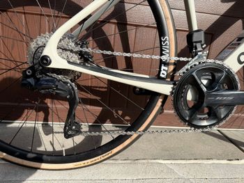 Used Cannondale Synapse Carbon 4 2025 2025 Road & Gravel, Light Gray — image 3 of 9