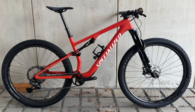 Gebrauchtes Specialized Epic 8 Custom, XT DI2, Fox 34 SL, OQUO MP30Team, OneUp V3 2025 Mountainbike, Rot — Bild 1 von 17