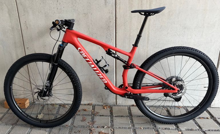 Gebrauchtes Specialized Epic 8 Custom, XT DI2, Fox 34 SL, OQUO MP30Team, OneUp V3 2025 Mountainbike, Rot — Bild 2 von 17
