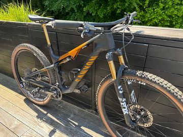 Gebrauchtes Canyon Lux Trail CFR 2025 2025 Mountainbike, Schwarz, 29 — Bild 3 von 3