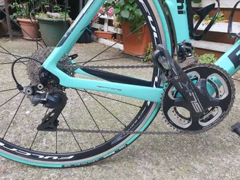 Used Bianchi Oltre XR.4 Dura Ace 2017 2017 Road & Gravel, Green — image 2 of 5