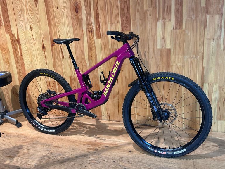 Tweedehands Santa Cruz Bronson S / Carbon C 2025 2025 Mountainbike — afbeelding 1 van 8