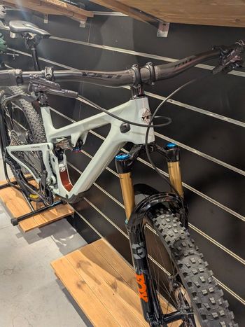 Yeti SB 120 T Series 2024 Mountainbike d'occasion — image 2 sur 3
