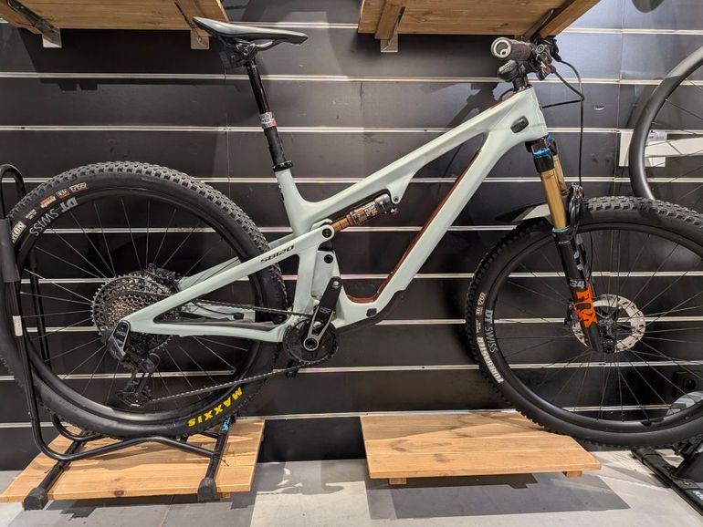 Yeti SB 120 T Series 2024 Mountainbike d'occasion — image 1 sur 3