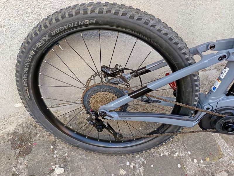Used Trek Powerfly LT 7 Plus 2019 2019 Mountainbike, Light Gray, 27.5 — image 4 of 6