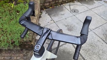 Specialized Tarmac SRAM Rival eTap AXS 2021 Road & Gravel d'occasion — image 3 sur 12
