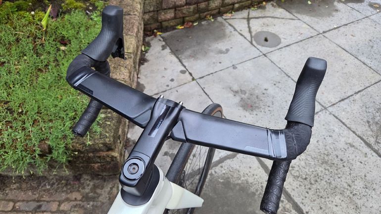 Specialized Tarmac SRAM Rival eTap AXS 2021 Road & Gravel d'occasion — image 3 sur 12