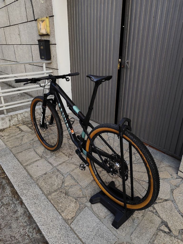 Canyon Lux World Cup CFR LTD 2024 2024 Mountainbike de segunda mano, Negro — imagen 6 de 6
