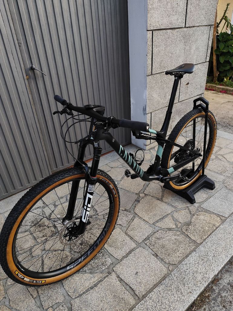 Canyon Lux World Cup CFR LTD 2024 2024 Mountainbike de segunda mano, Negro — imagen 4 de 6