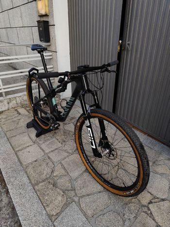 Canyon Lux World Cup CFR LTD 2024 2024 Mountainbike de segunda mano, Negro — imagen 5 de 6